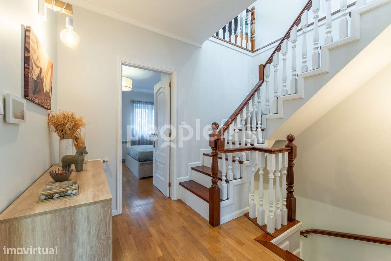 Moradia com garagem no centro da Senhora da Hora-16