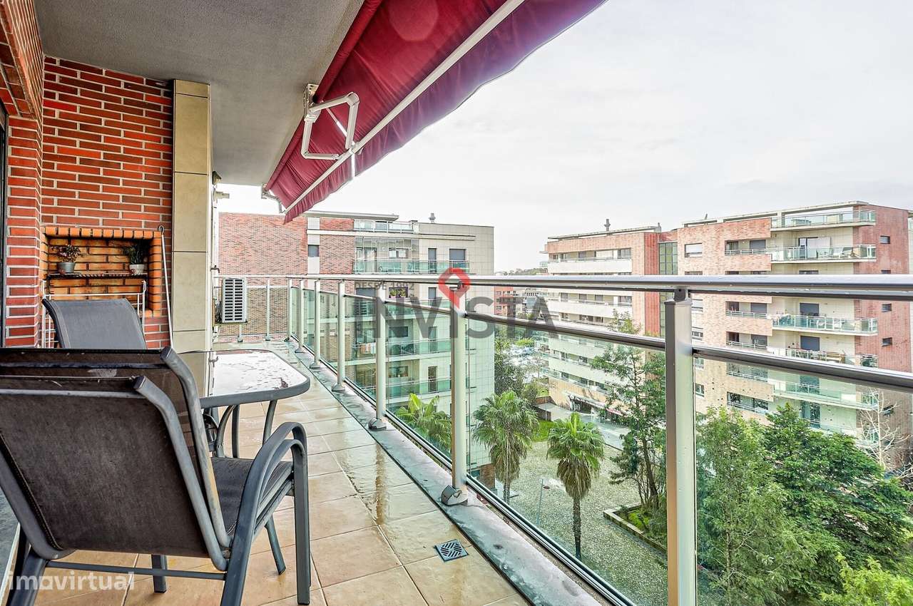 T3 com varanda e box dupla na Urbanização da Malvarosa-27