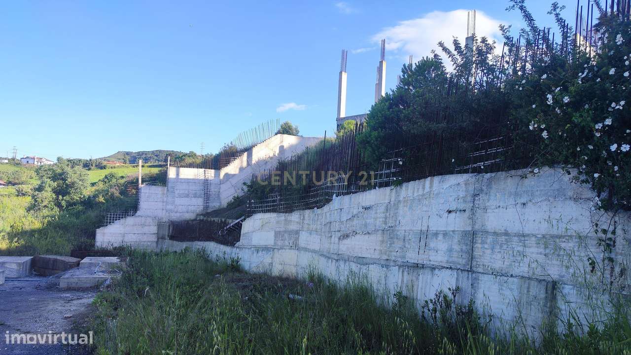 Terreno Exclusivo com Vista Panorâmica Permanente sobre Arruda dos Vin-15