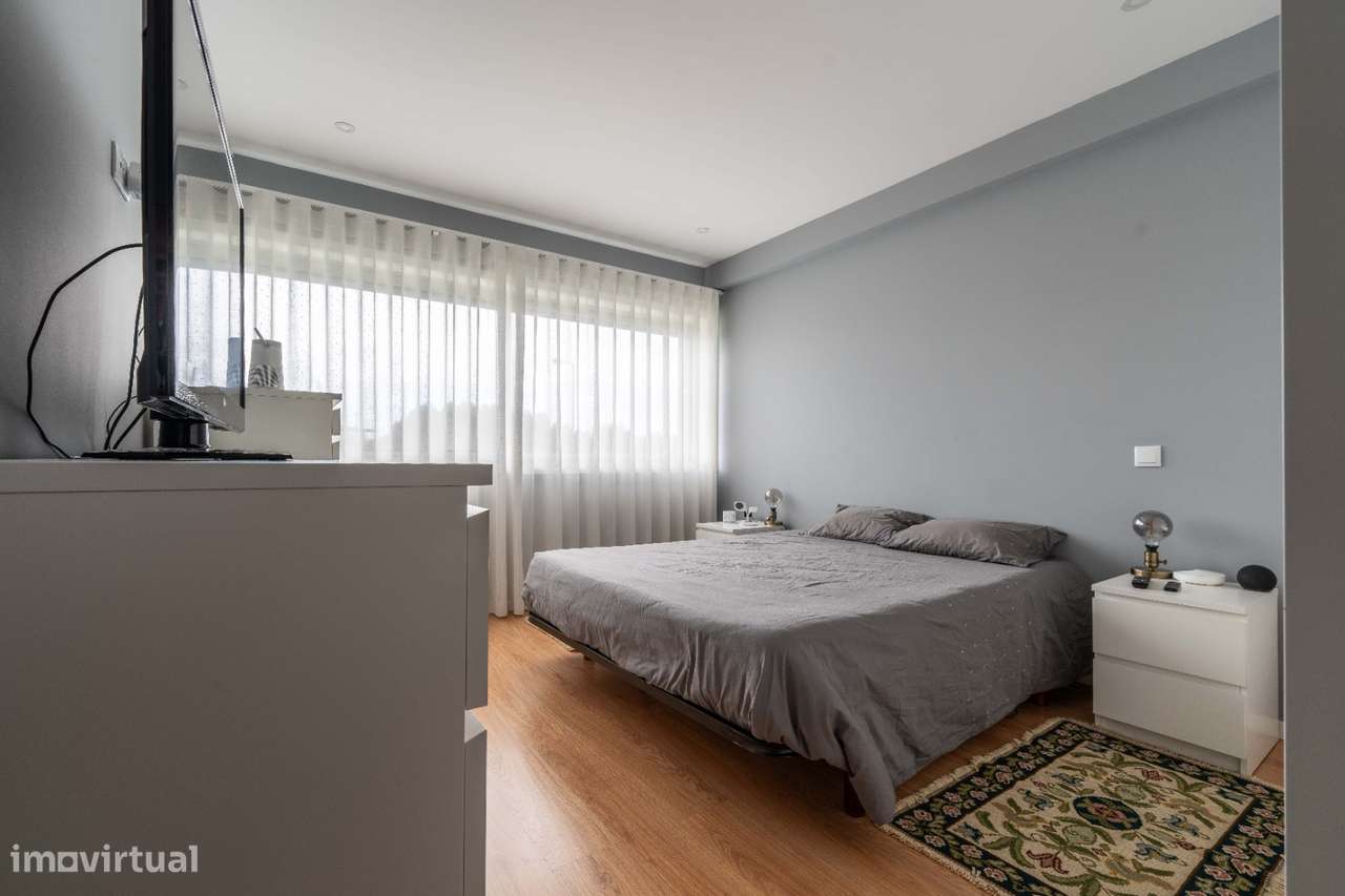 Moradia T4, em banda, de cave, rés-do-chão e andar, como nova!-14