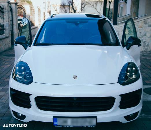 Porsche Cayenne 3.0 L - 4