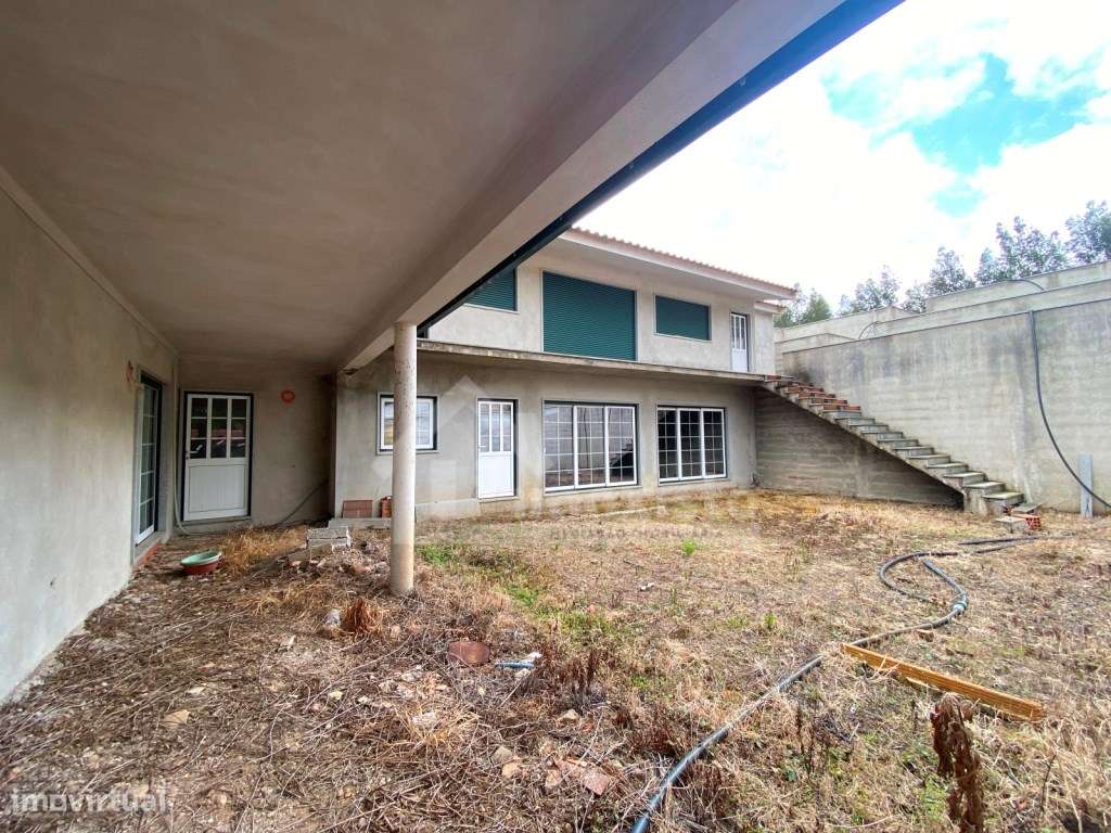 Moradia T5 com anexos e piscina em Figueiró dos Vinhos-38
