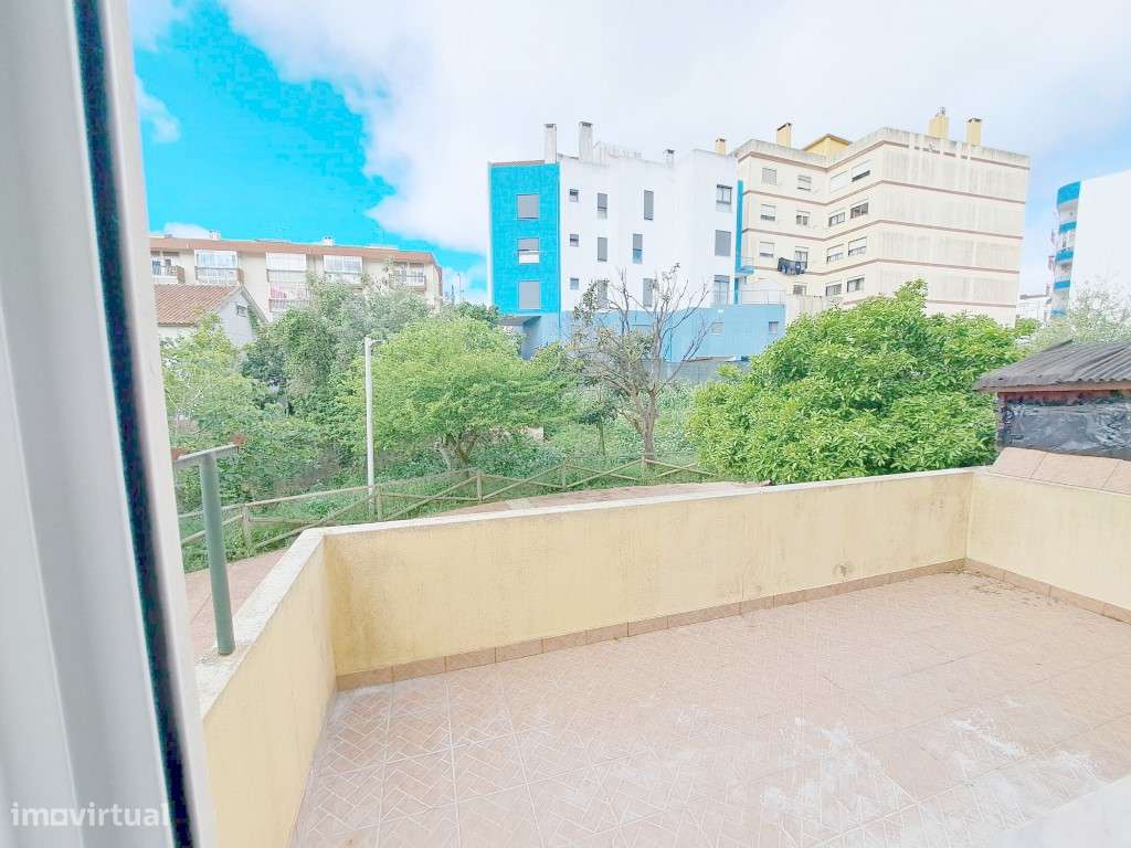 Apartamento T2 com pátio para venda em Algueirão-Mem Martins - Sint...-25
