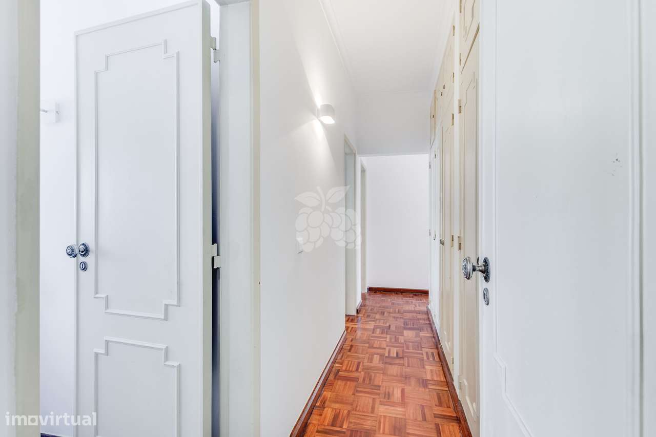 Apartamento T4 Remodelado-11