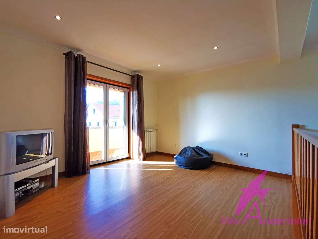 Moradia T4 Independente a 5 minutos da praia e do centro-20