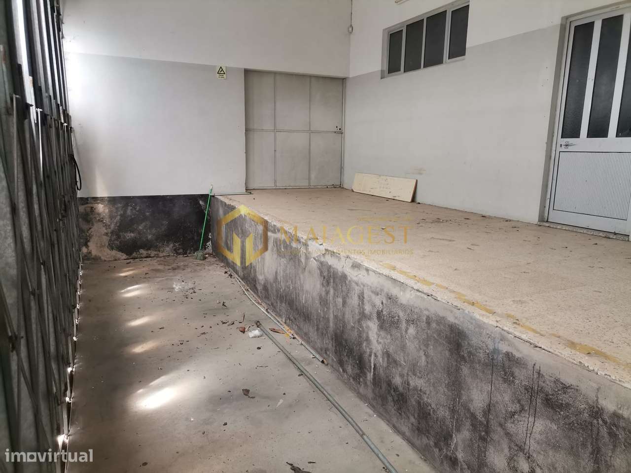 Artigo em Eiriz composto por casa, armazém e terreno - Grande imagem: 5/17