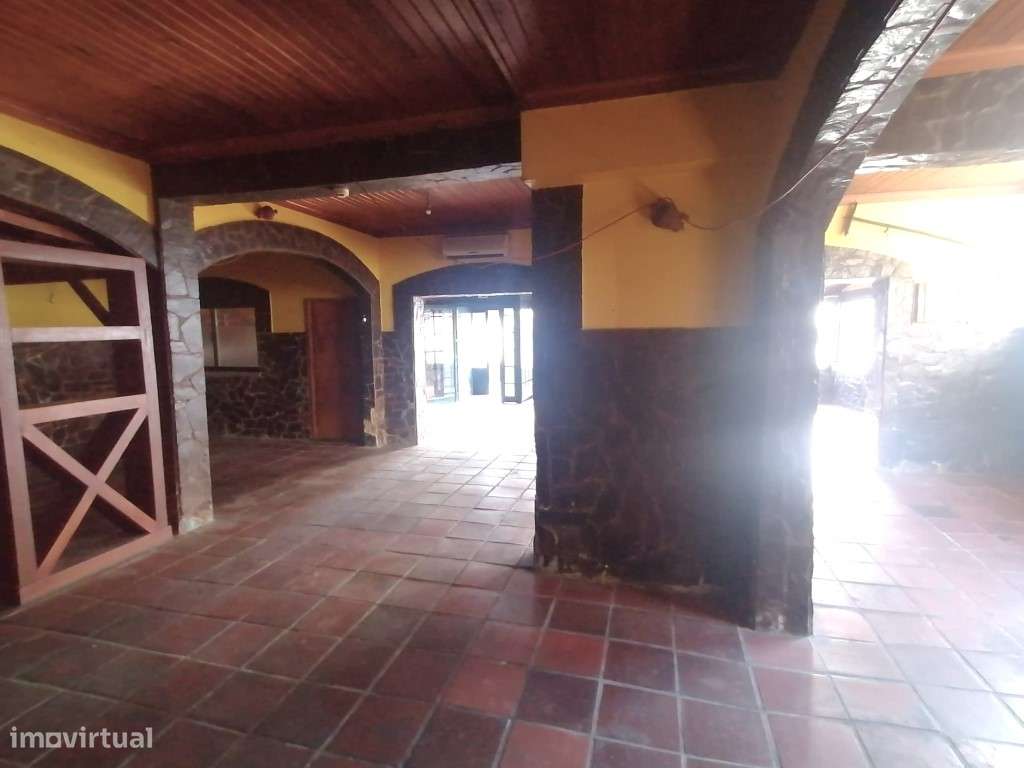 Moradia e espaço comercial nas Caldas da Rainha - Grande imagem: 5/11