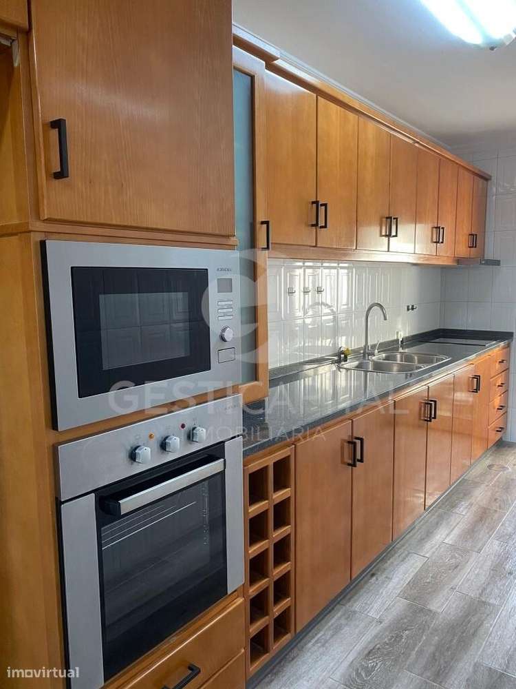 Apartamento T3 com lugar de garagem no centro do Marco de Canaveses-10