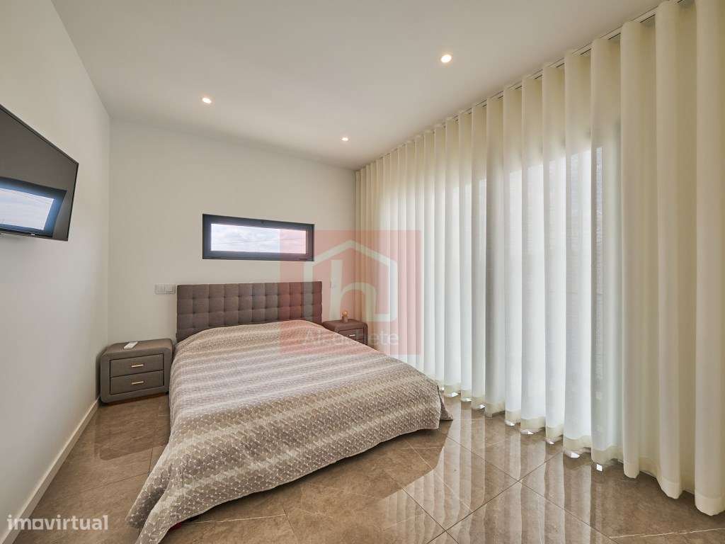 Moradia T5 de Luxo com Piscina Infinita Aquecida e Jacuzzi em Corte...-39