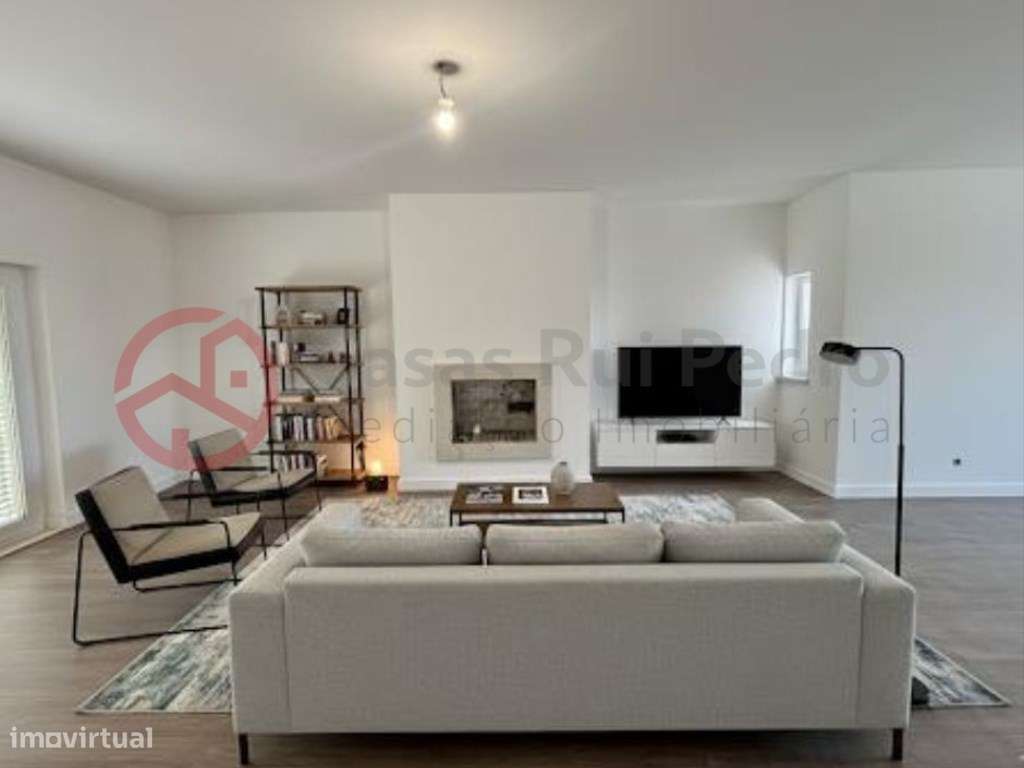 Moradia T3 de Excelência no Centro de Alcochete, com Garagem e Sótã... - Grande imagem: 2/33