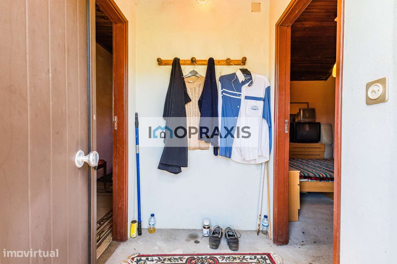 Moradia para reabilitação e terreno em Pedreiras, Porto de Mós-10