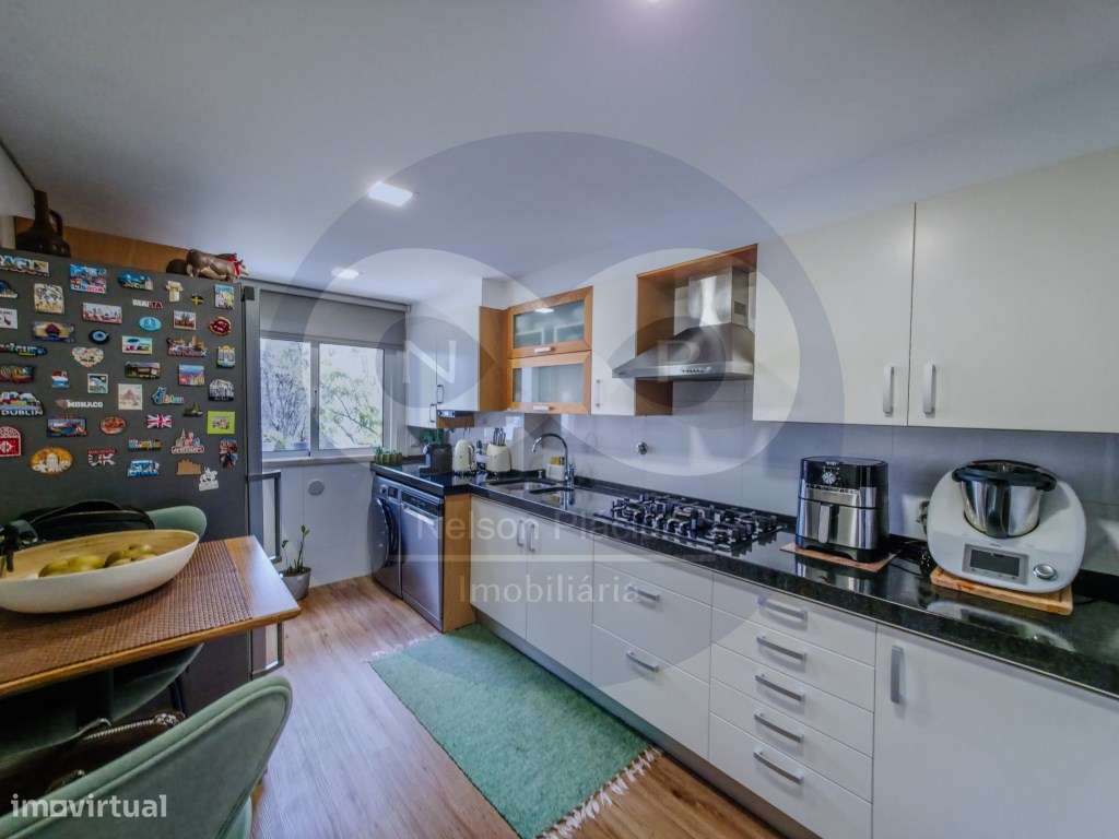 T2 com Cozinha Equipada, Varanda, 2 WC's, 3 Roupeiros embutidos e G...-10