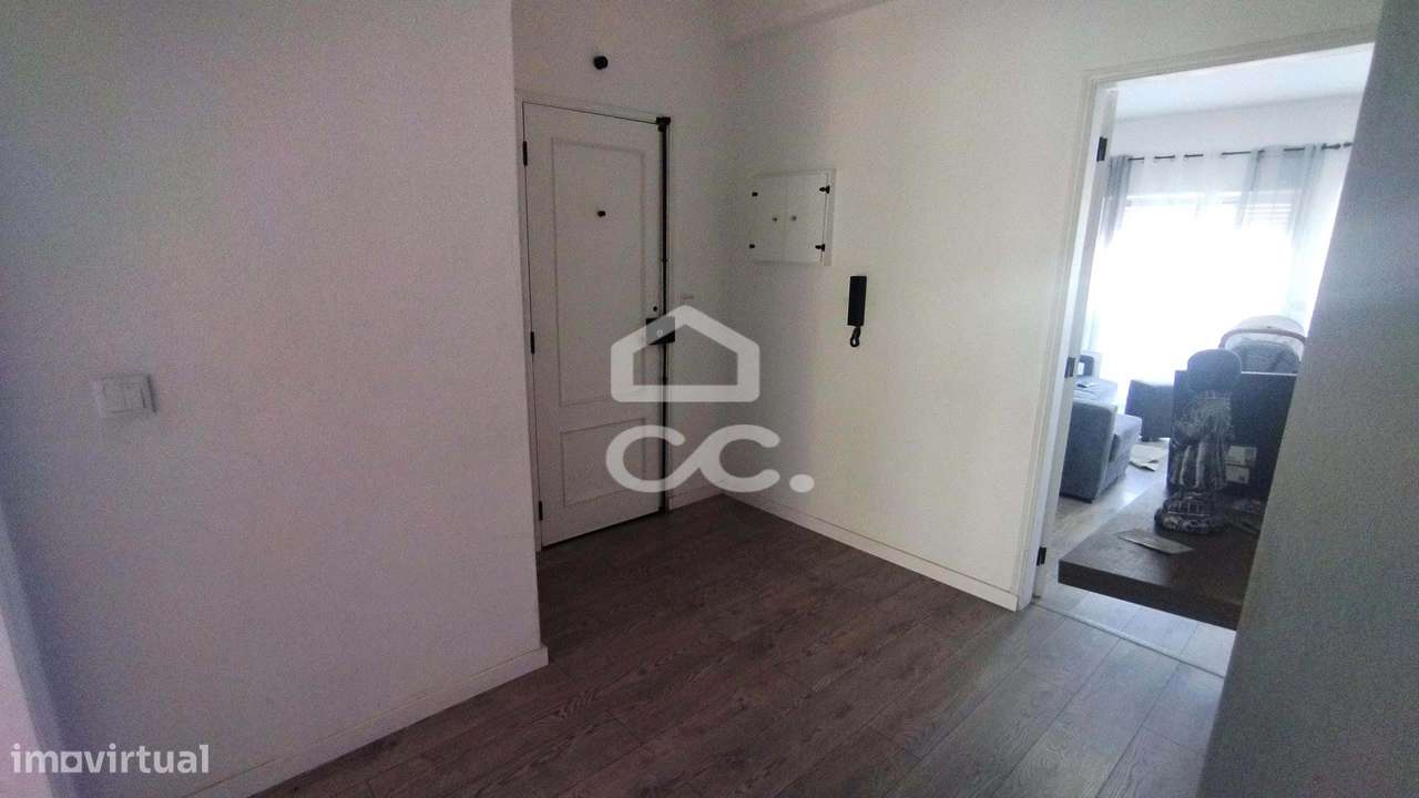 Apartamento tipo T-3 em zona central da cidade.-11