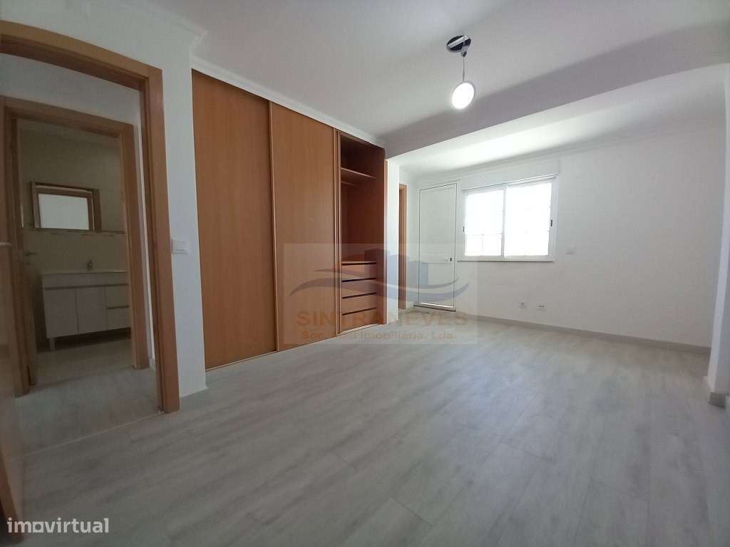 Moradia T3+T3 totalmente remodelada, com terraço, 4 casas de banho,...-29