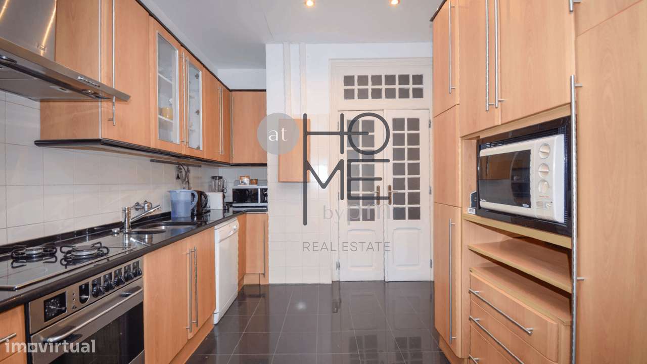 Av. Luís Bívar | T3 + 1 de charme em Lisboa-4