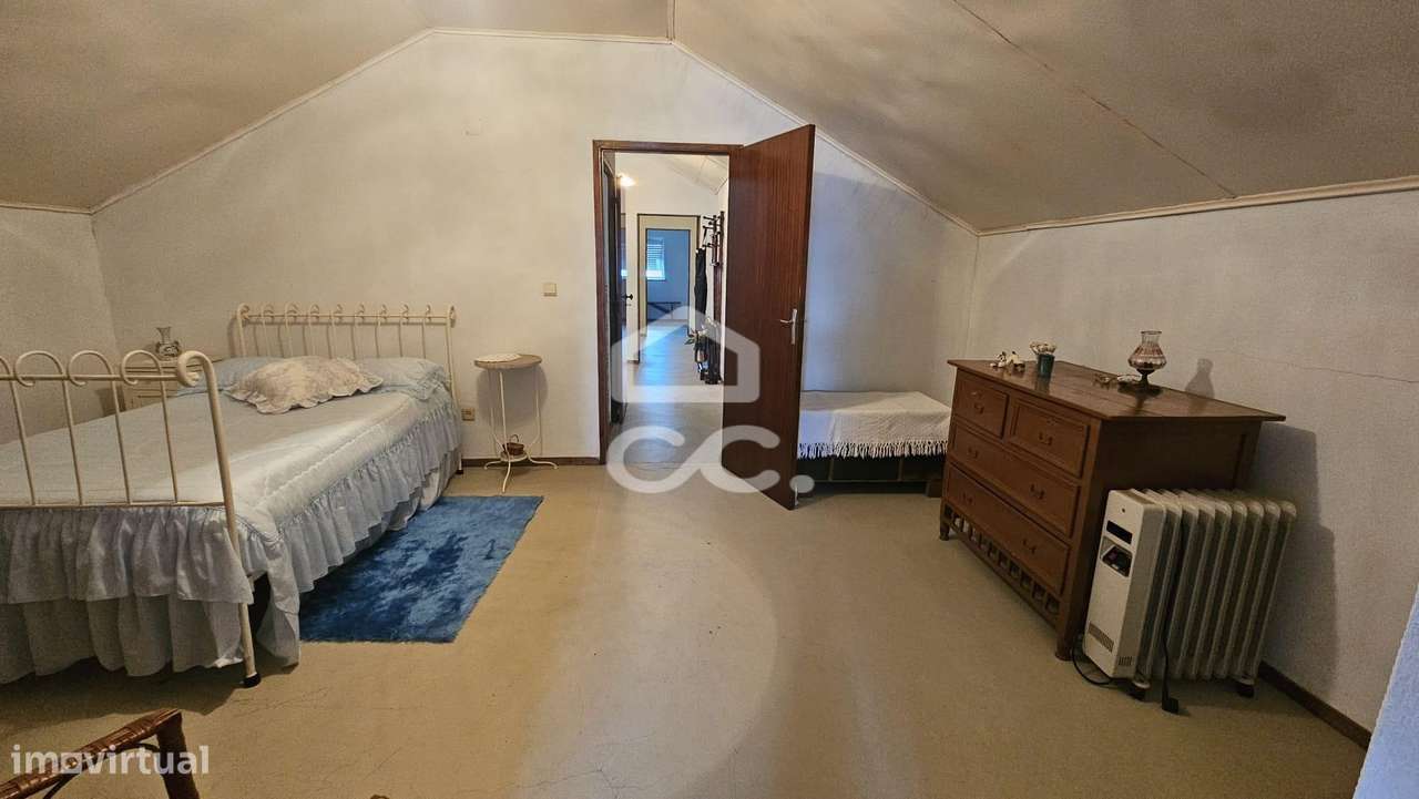 Moradia V4 com 174 M2, aproveitamento de sótão, garagem para 2 viatura-40