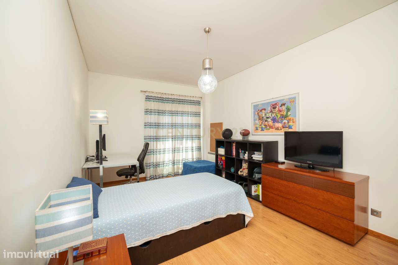 APARTAMENTO T4 DE SONHO NA AMORA | SEIXAL-16