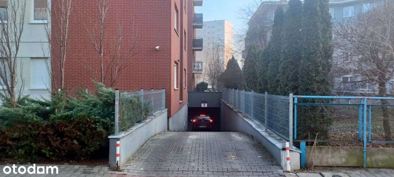 Poznań Smardzewska-miejsce w hali garażowej