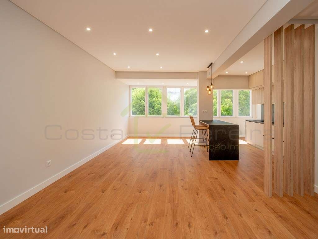 Apartamento T2 como Novo, à entrada de Lisboa.-10