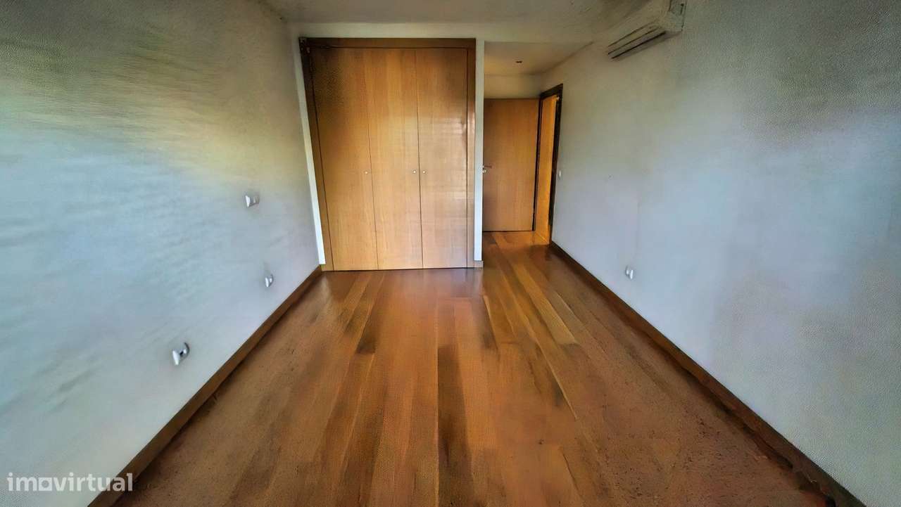 Apartamento T3 212m2  lugar garagem e arrecadação Santo Andre-Barreiro-13