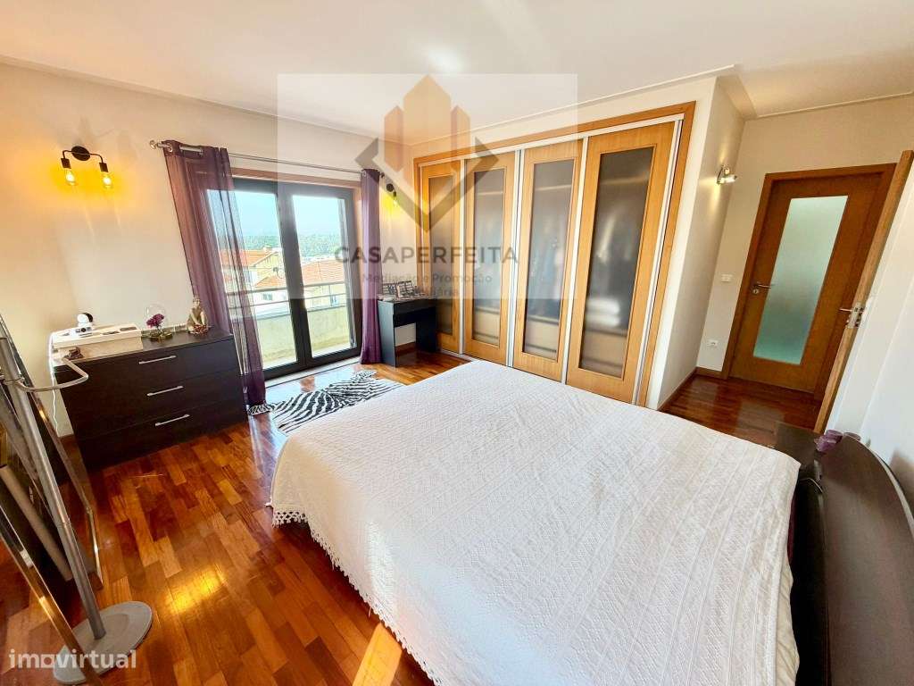 Luminosa Moradia T3+1 de 4 Frentes com Jardim, Escritório e Anexo -...-23