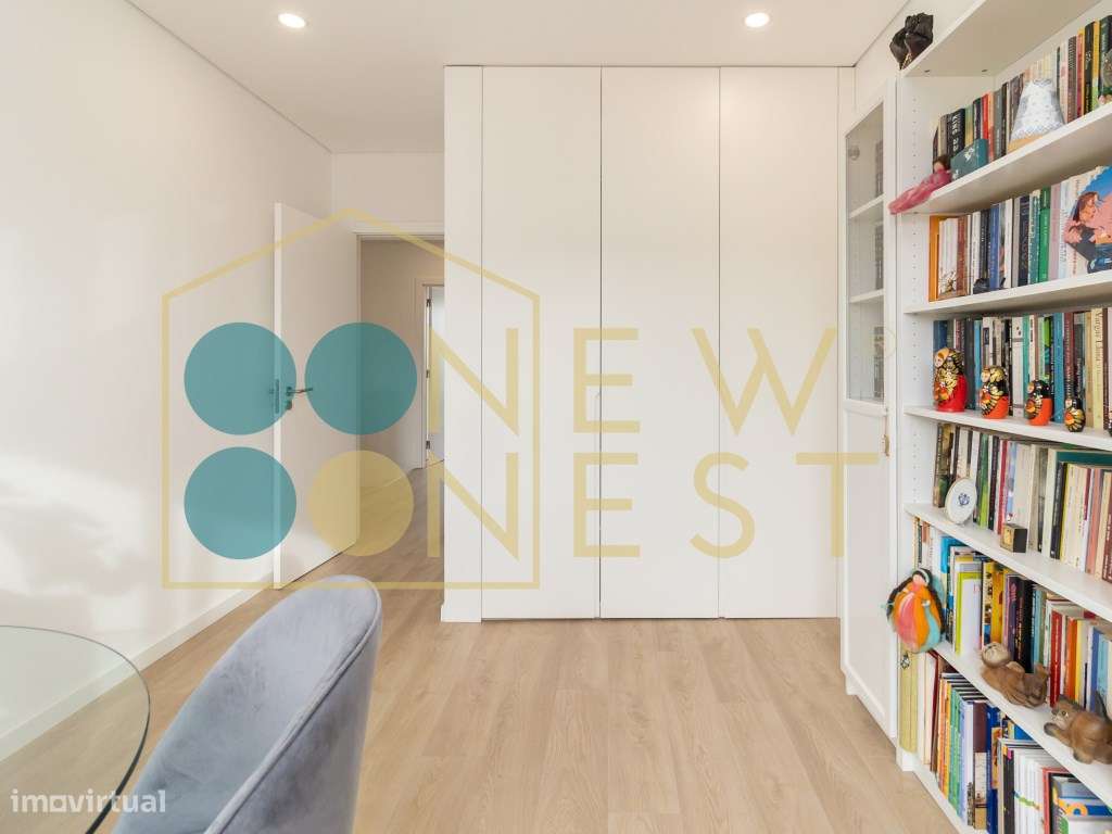 Moradia T3+1 em Banda como Nova com pátio e Vista Castelo de Palmel...-47