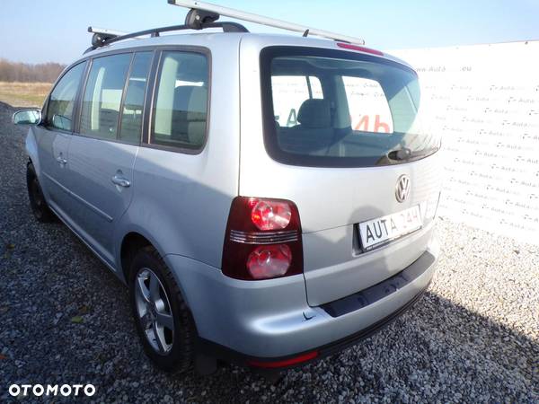 Volkswagen Touran - 4