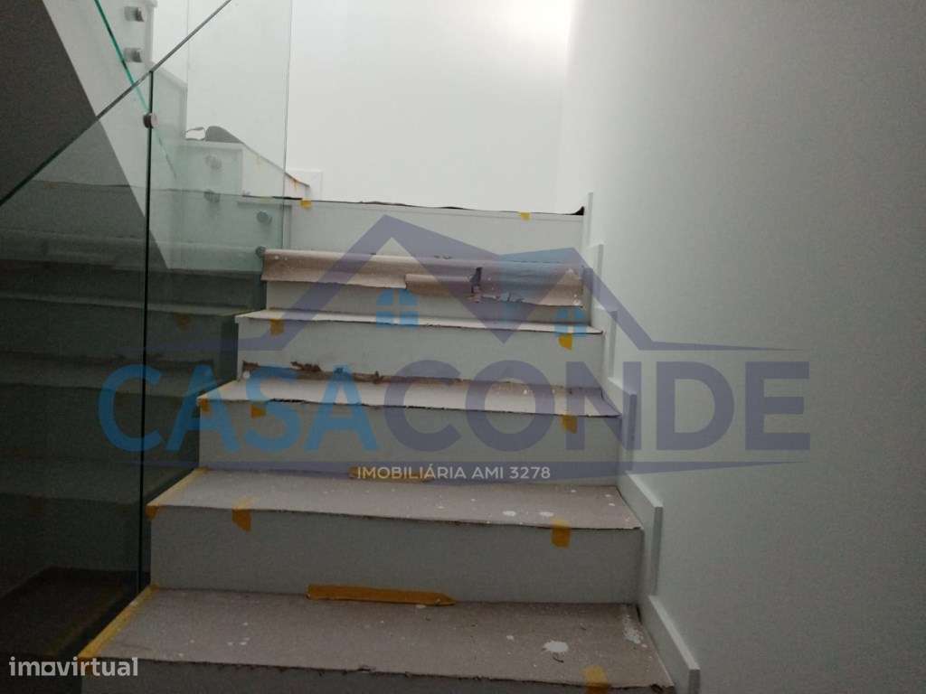 Moradia Isolada Duplex C/Piscina-29