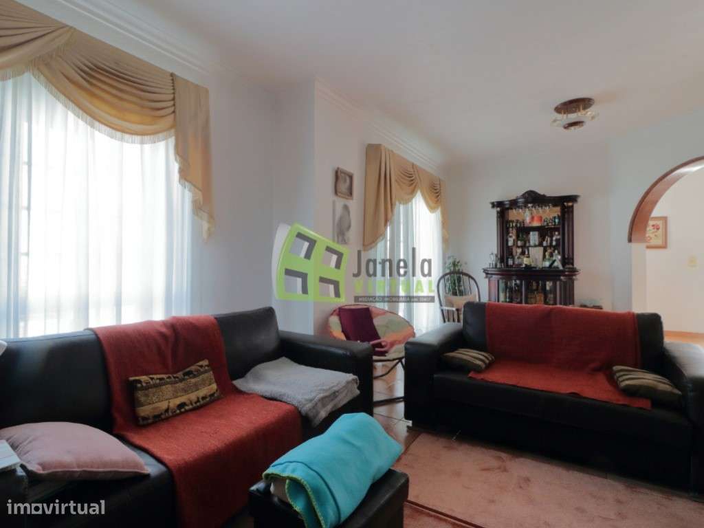 Moradia T4 com Quintal e Garagem - Quinta do Conde-5