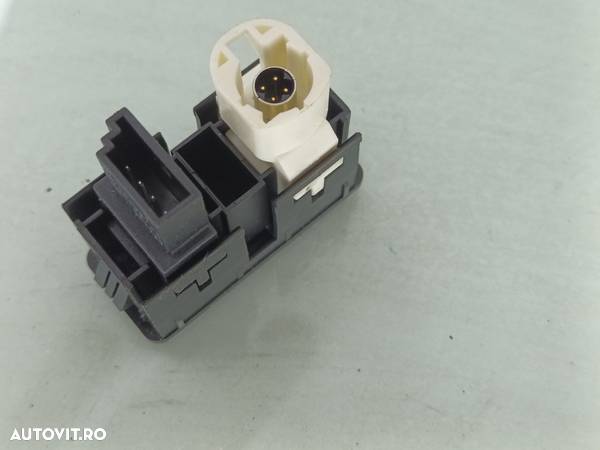 Conector auxiliar USB BMW SERIA 3 F30 2.0 D   N47D20C 2012-2018  9229246 - 4