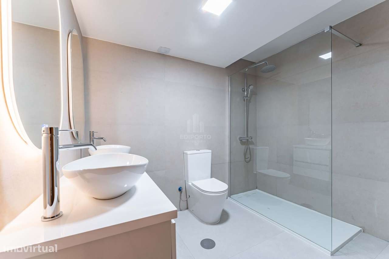 T3 Renovado | 2 Frentes | Varanda | Garagem e Arrumos – Porto junto à-14