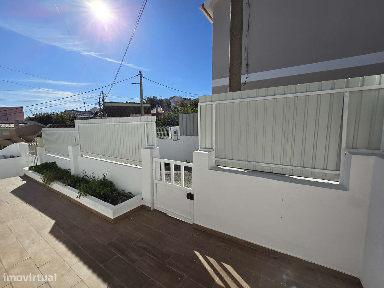 Fantástica Moradia T2 Totalmente Renovada, Independente em Setúbal-40
