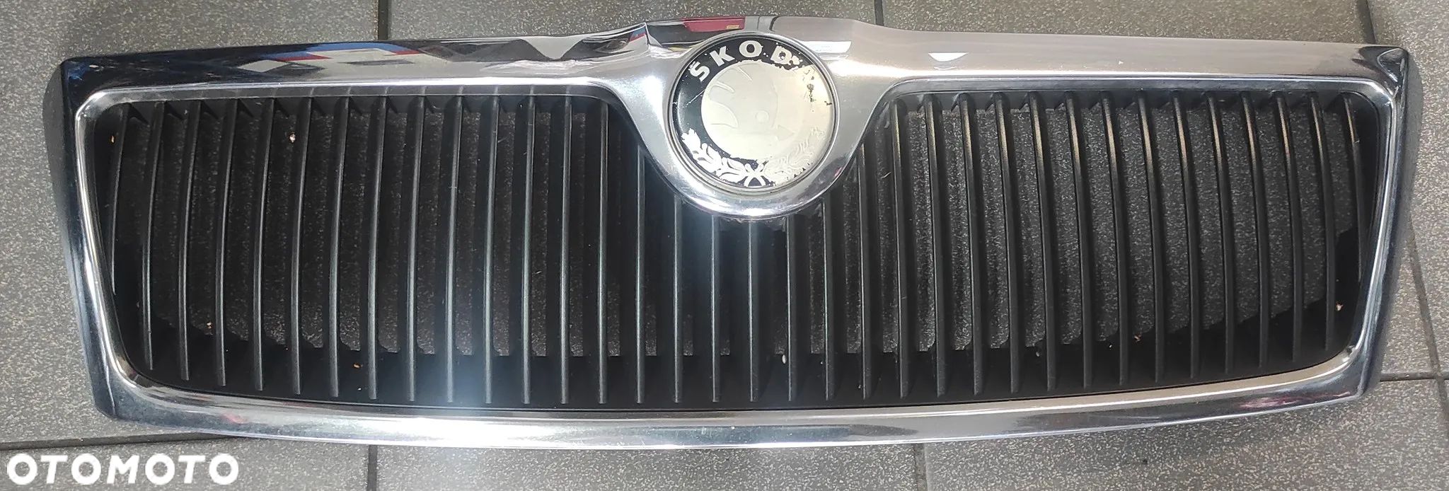 ATRAPA GRILL LOGO CHROM SKODA OCTAVIA II - 1