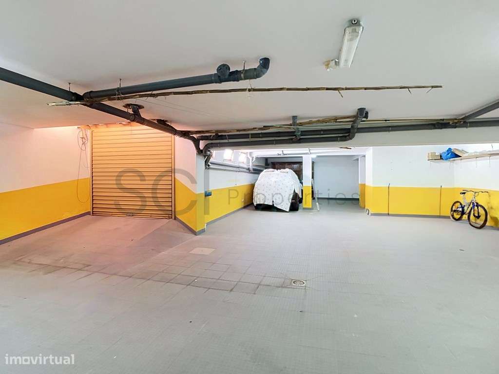 Moradia Independente de 4 Pisos com Garagem no Montijo-41