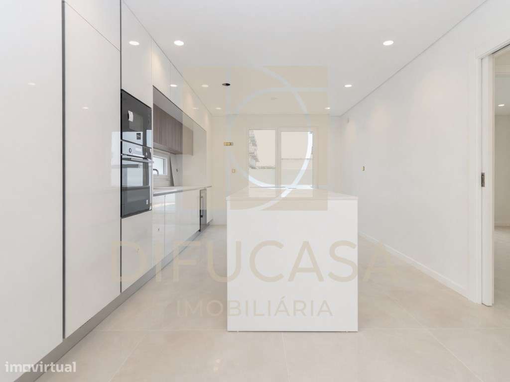 Moradia Isolada T4 c/ Piscina e Garagem-15