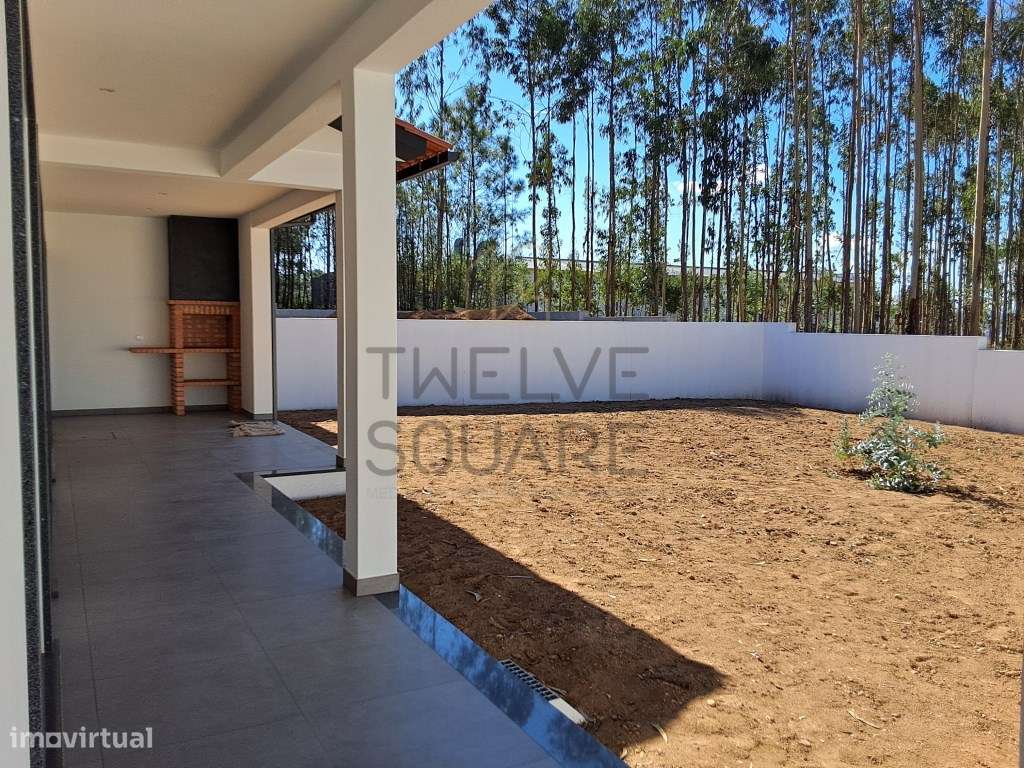 Moradia térrea tipologia T3 Nova em terreno com 568 m2. - Grande imagem: 2/21