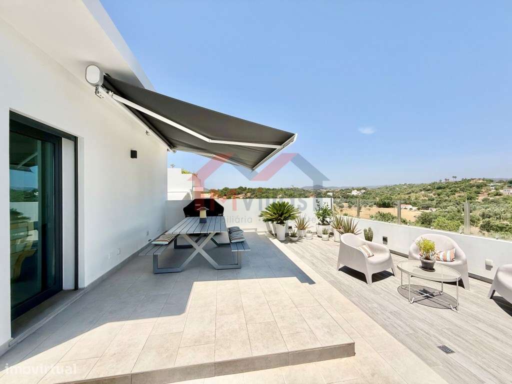 Moradia V4 com vista campo e piscina em Pechão - Olhão-41
