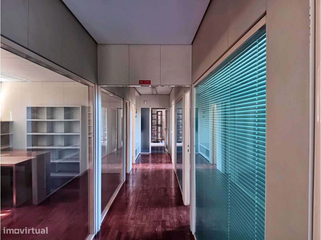 Armazém em Nogueira da Maia - Grande imagem: 5/13