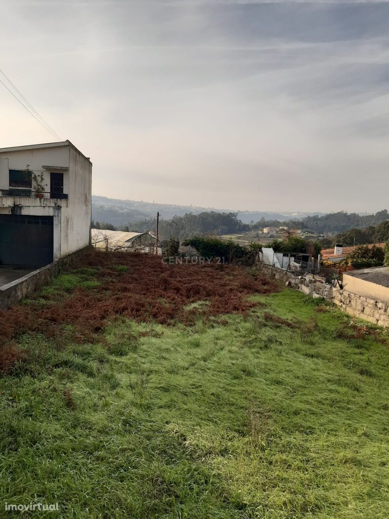 Terreno Urbano para construção de moradia, junto ao campo de Atães