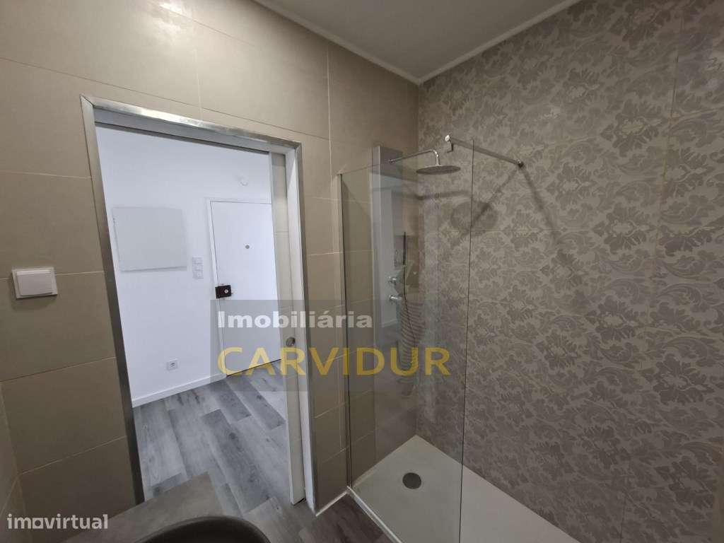 Baixa da Banheira T2 totalmente remodelado-17