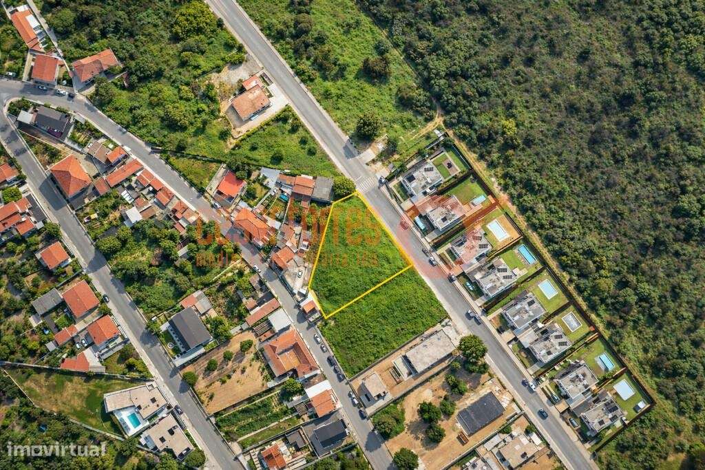 Terreno 1.118 m2 com Projeto Aprovado para 2 Moradias | Serzedo e Pero - Grande imagem: 2/7