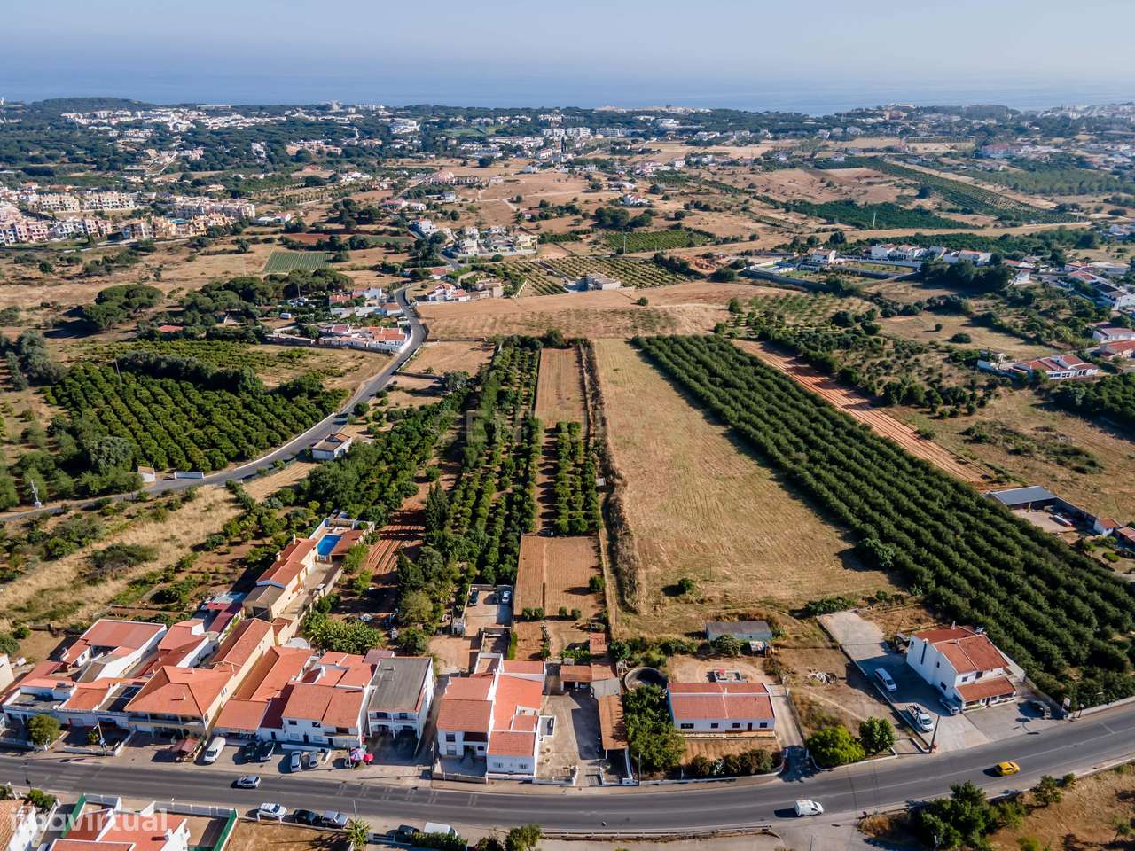 Moradia Bi-familiar com Terreno e Estacionamento Privado, Albufeira - Grande imagem: 1/46