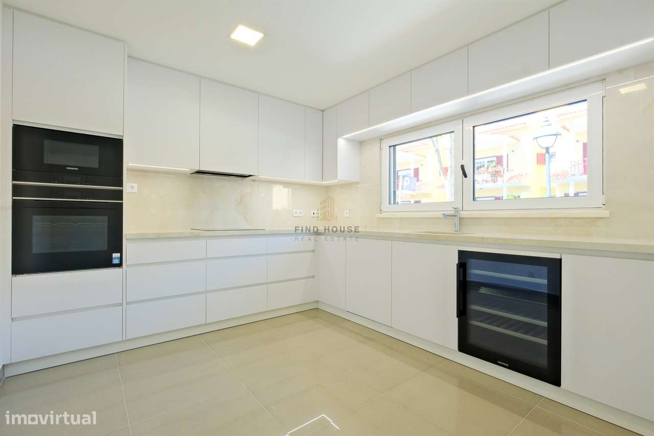 Moradia T4 de luxo em Condomínio Privado com Piscina e Jardim em São P-13