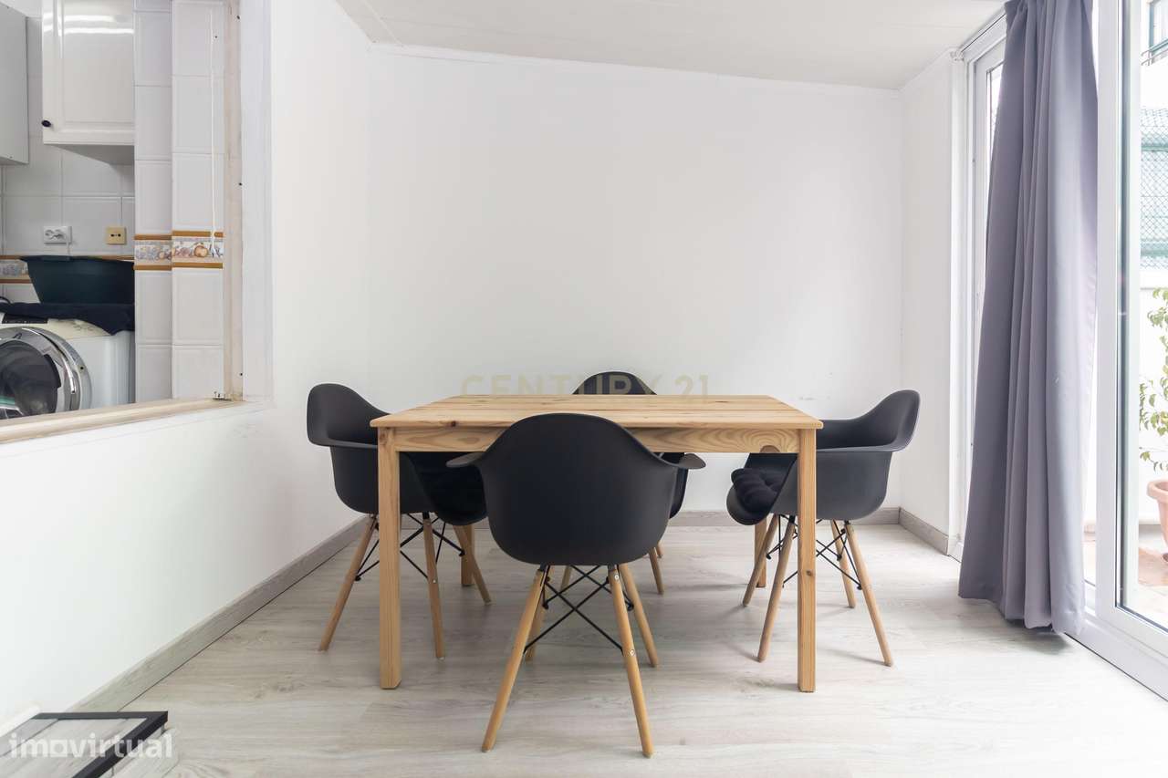 Apartamento T2 totalmente remodelado, localizado no Pinhal Novo,-19