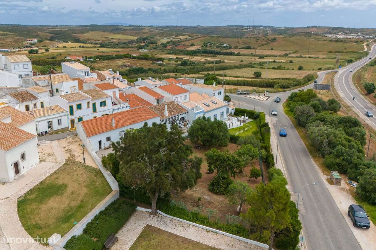 MORADIA T1+1 COM COMÉRCIO ADJACENTE E  PROJECTO PARA 3 HABITAÇÕES COM - Grande imagem: 5/48