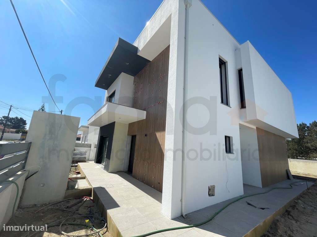 Moradia T3 com jardim e piscina em zona residencial tranquila-42