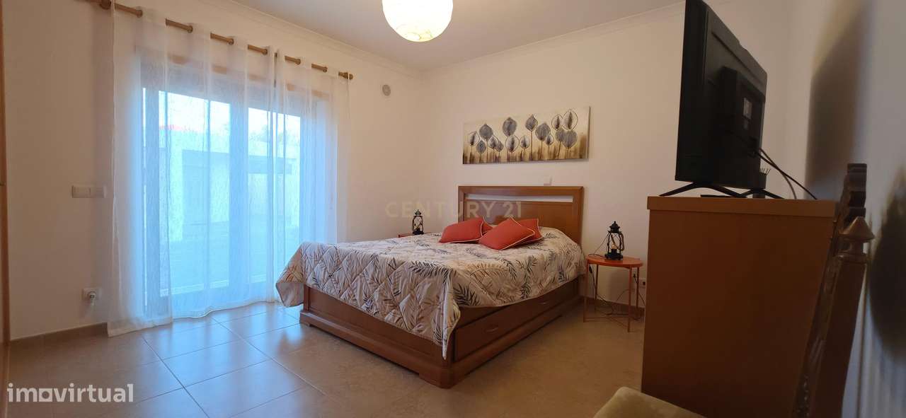 Moradia T2 com aproveitamento de sótão, anexo T0 e excelente localizaç-16