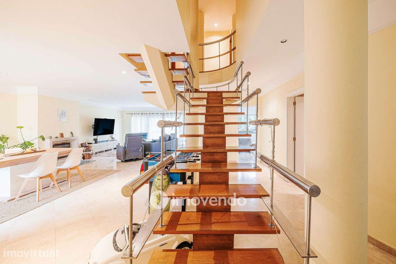 Moradia T5+2 com garagem, em condomínio com piscina, em Murches-14