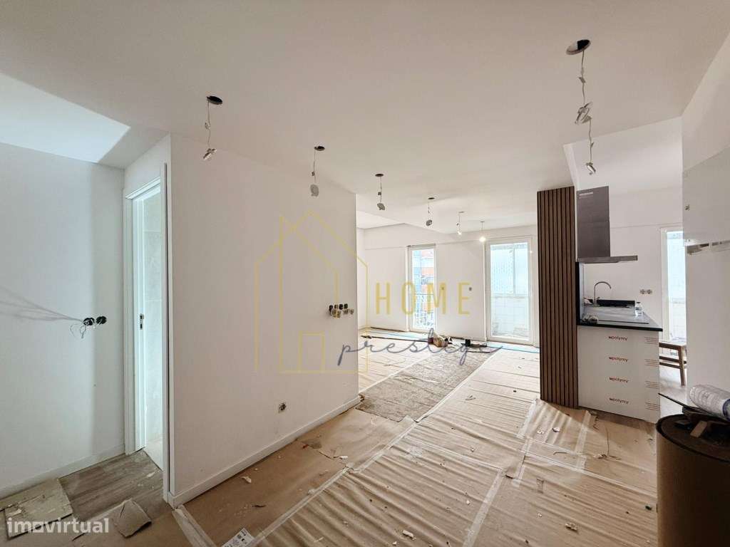 T3 Moderno e Luminoso no Laranjeiro com 4 Varandas-10