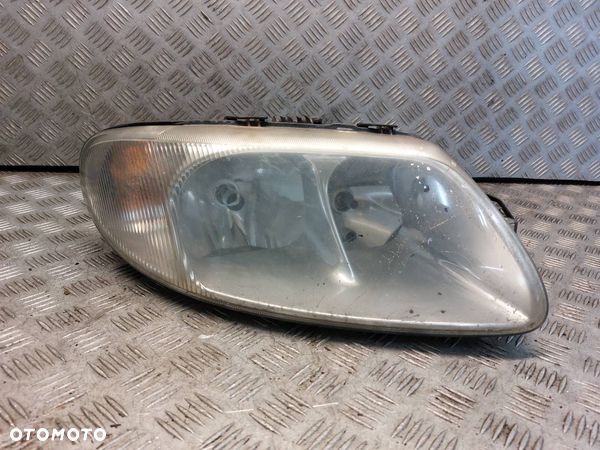 LAMPA PRAWY PRZÓD CHRYSLER VOYAGER IV 04857702AB - 1